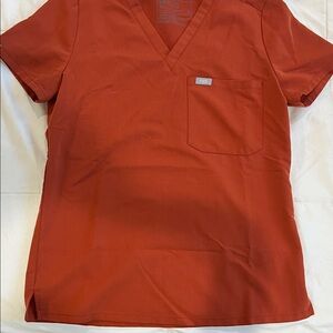 Figs Women's Rust V-Neck Short Sleeve Top